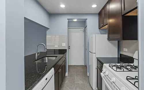 661 W Grace St #417 Photo 1