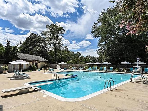 4th image of 4512 Tournay Rd