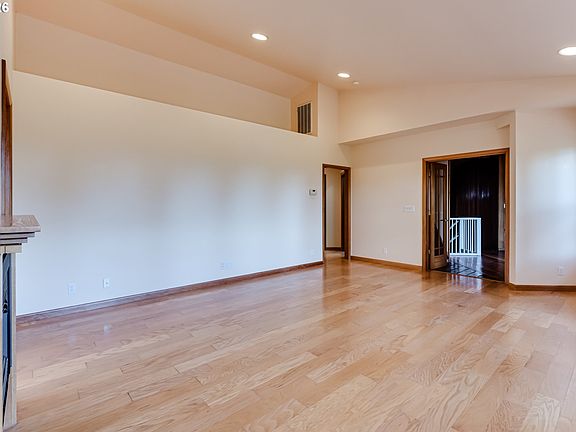 4th image of 2890 Chambers St