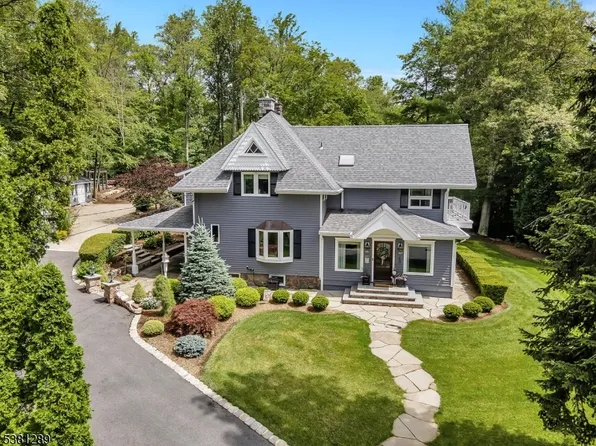 1 W Shore Rd, Bloomingdale Boro, NJ 07403