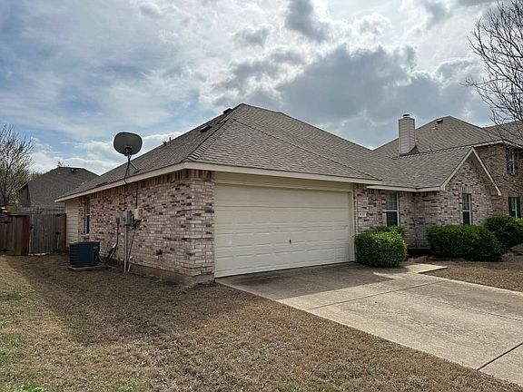 3rd image of 903 Cedar Creek Dr