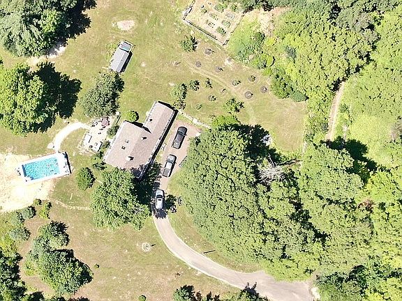 3rd image of 211 Old Troy Rd