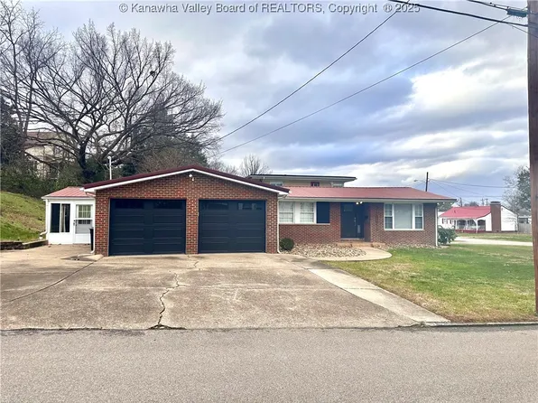 701 8th St, Saint Albans, WV 25177