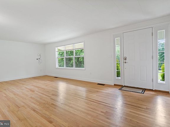 3rd image of 2806 Duvall Rd