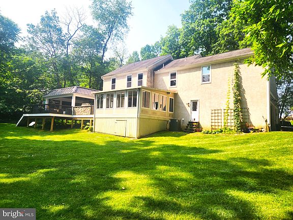 4th image of 20 Heron Hill Dr