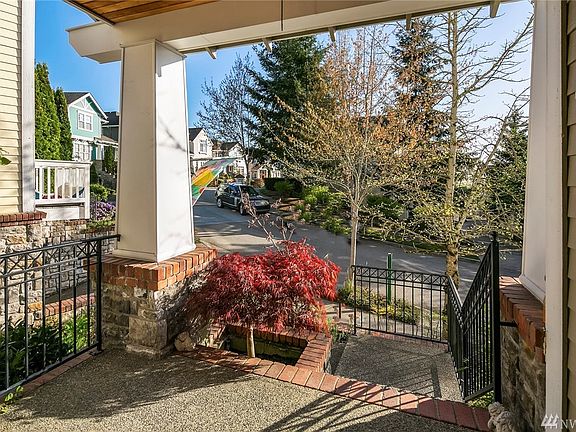 3rd image of 1595 NE Iris St