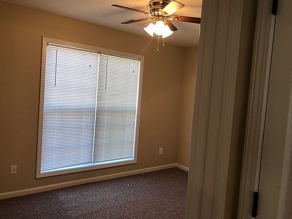 3rd image of 605 Parkhill Dr