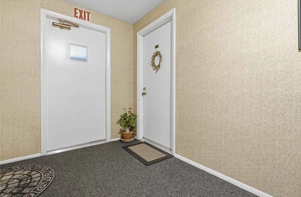 1 bed, 716 sqft, $1,225 — Photo 2