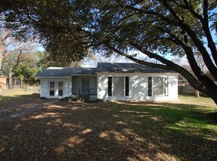 102 Adams St, Cleburne, TX 76033