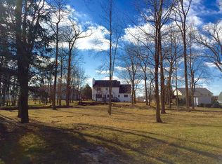 4 Stonegate Dr, Valparaiso, IN 46385
