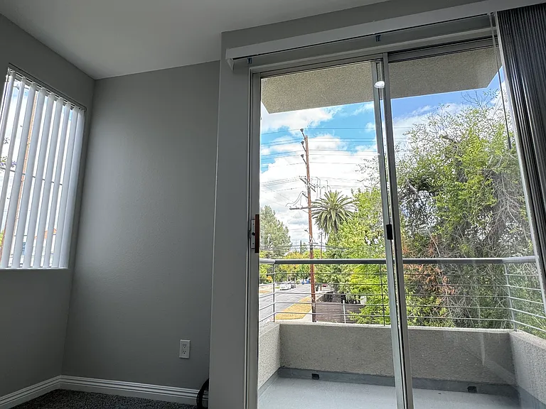 12222 Moorpark St #206 — Photo 35
