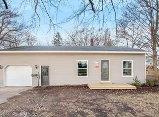 423 Hambrook St, Belding, MI 48809