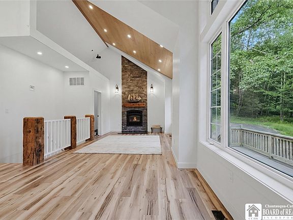 3rd image of 602 Whitehill Rd
