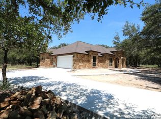 769 Killarney Rd, Floresville, TX 78114