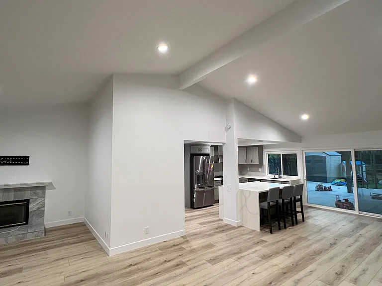 22135 Ballinger St — Photo 3