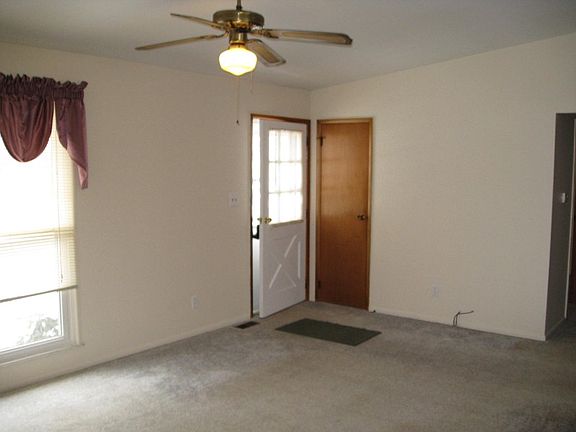 3rd image of 1813 Grant Ave
