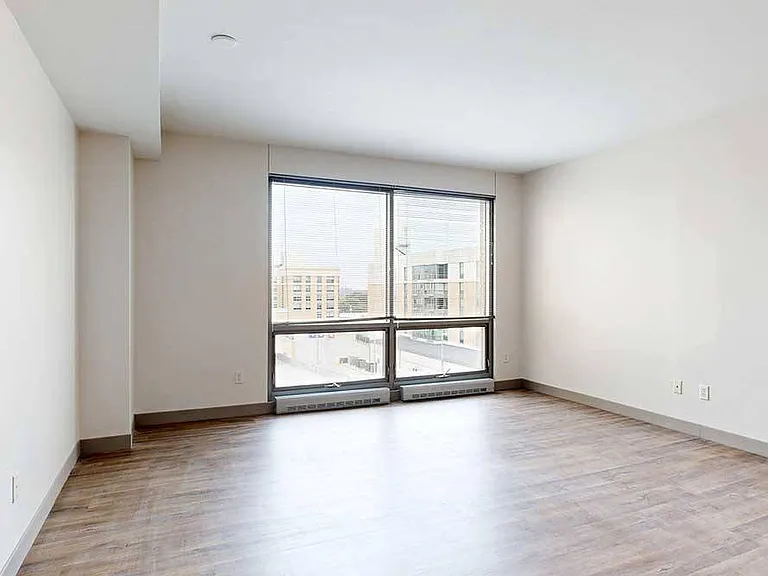 Midtown Crossing Apartments — Photo 83