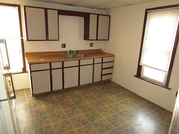 2nd image of 428 Tuscarawas Ave NW #1/2