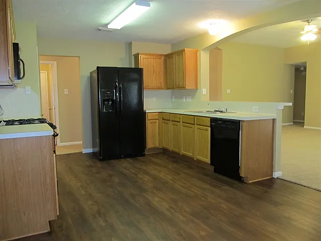 3 bed, 2.0 bath, 2177 sqft, $2,095 — Photo 3