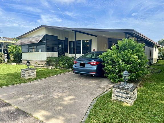 3rd image of 2425 Harden Blvd #137