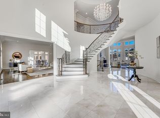 10305 Beach Mill Rd, Great Falls, VA 22066