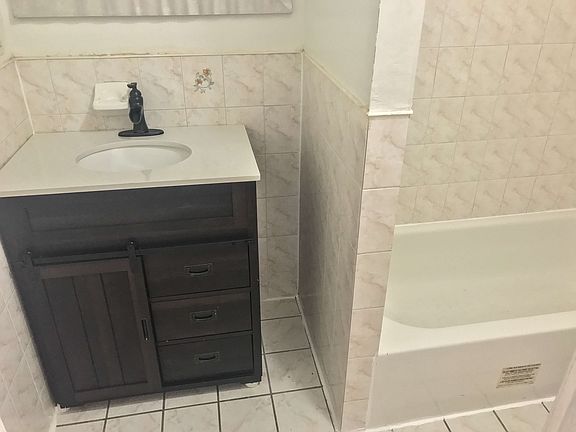 4th image of 906 Lafayette Ave #1