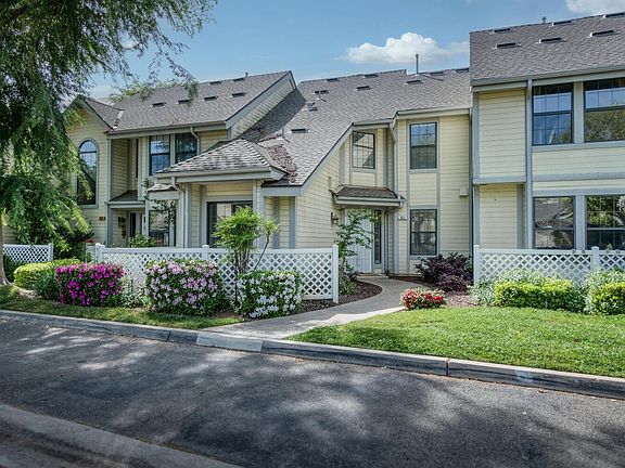 2nd image of 923 E Foxhill Dr