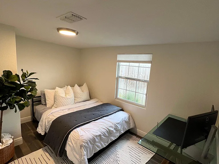 1st Guest Bedroom/Office