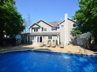 2812 Harbor Rd, Merrick, NY 11566