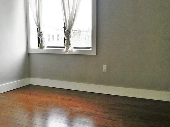 5th image of 229 Wilson Ave #2B