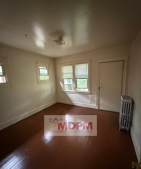 3296 Tuxedo St — Photo 3
