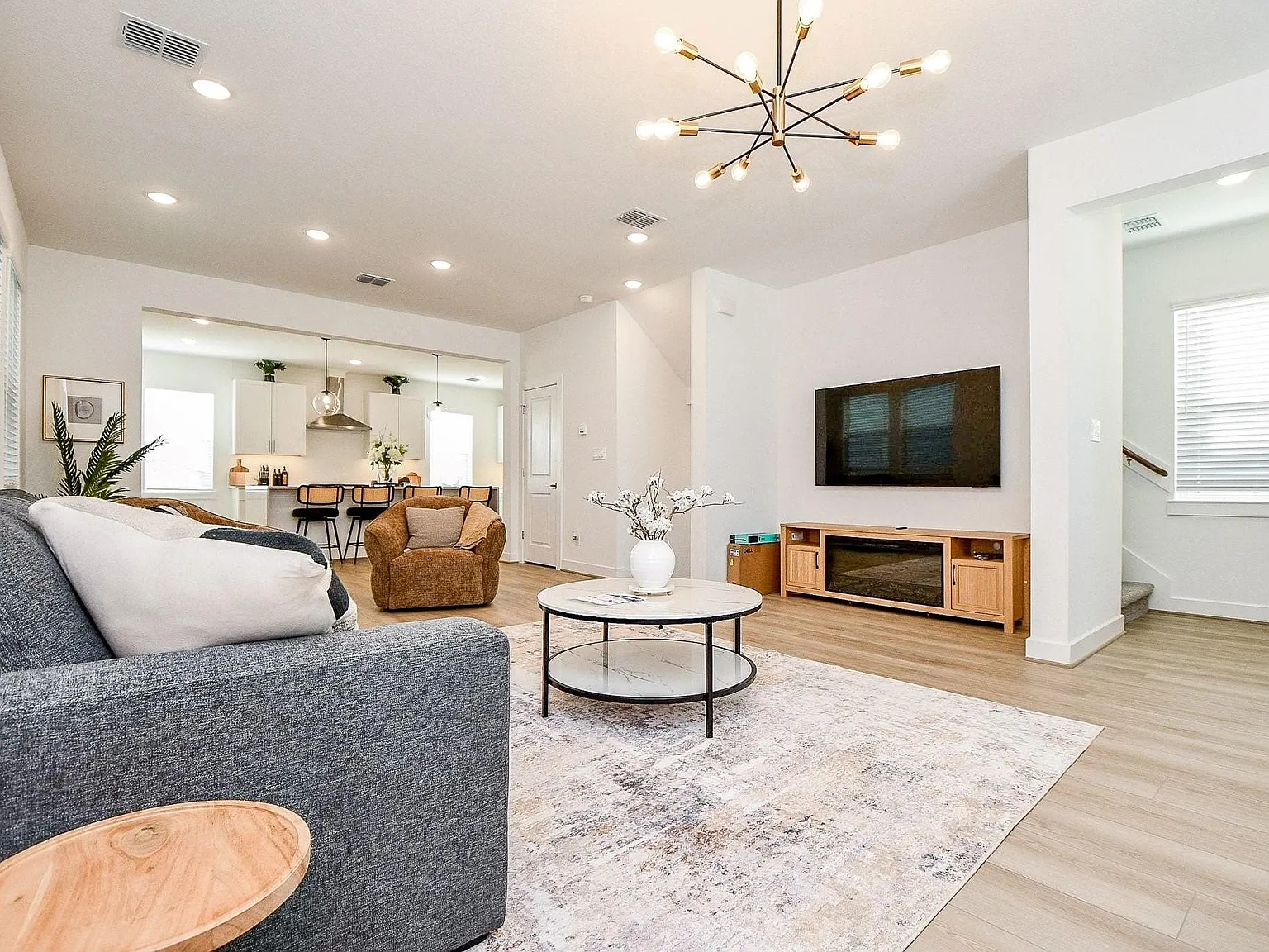 4 bed, 3.5 bath, 2366 sqft, $3,500 — Photo 1
