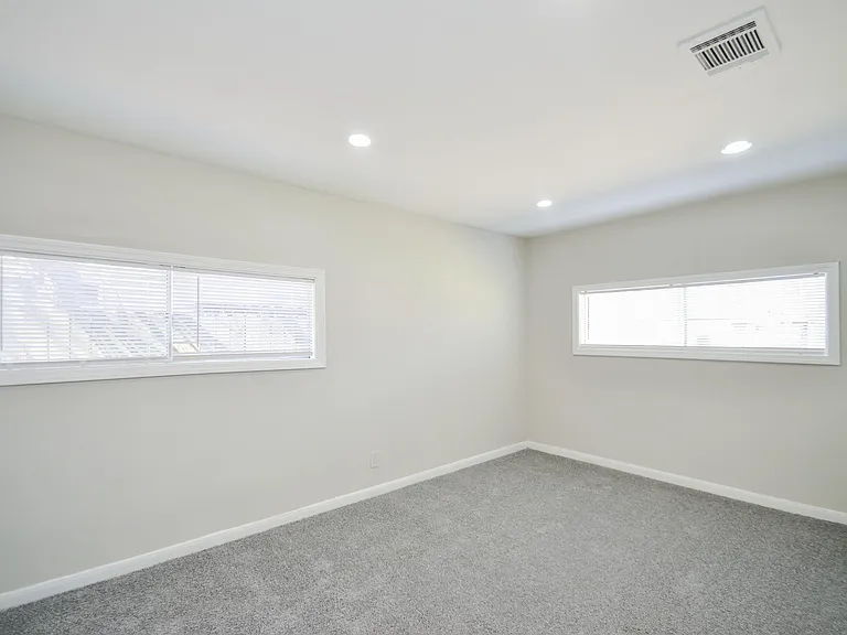 5238 Keystone St — Photo 16