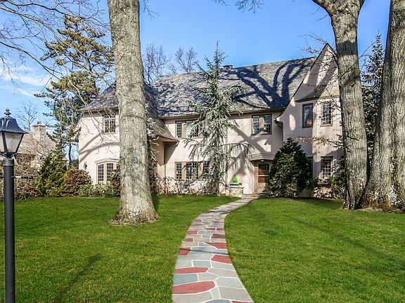 Another shot of the impressive facade