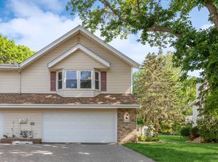 522 Upper Wood Way, Burnsville, MN 55337