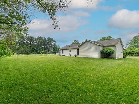 2nd image of 56862 Moyer Ln
