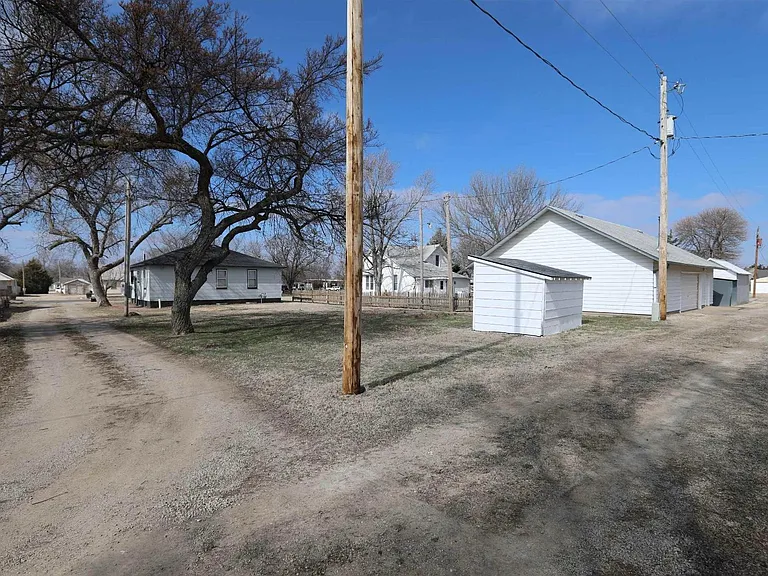 2107 Avenue D — Photo 27