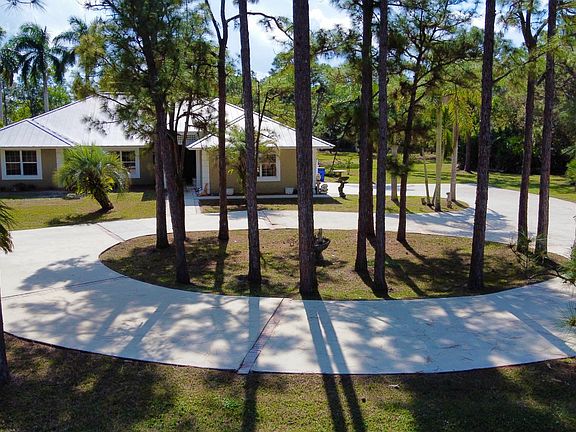 4th image of 2884 SE Ranch Acres Circle