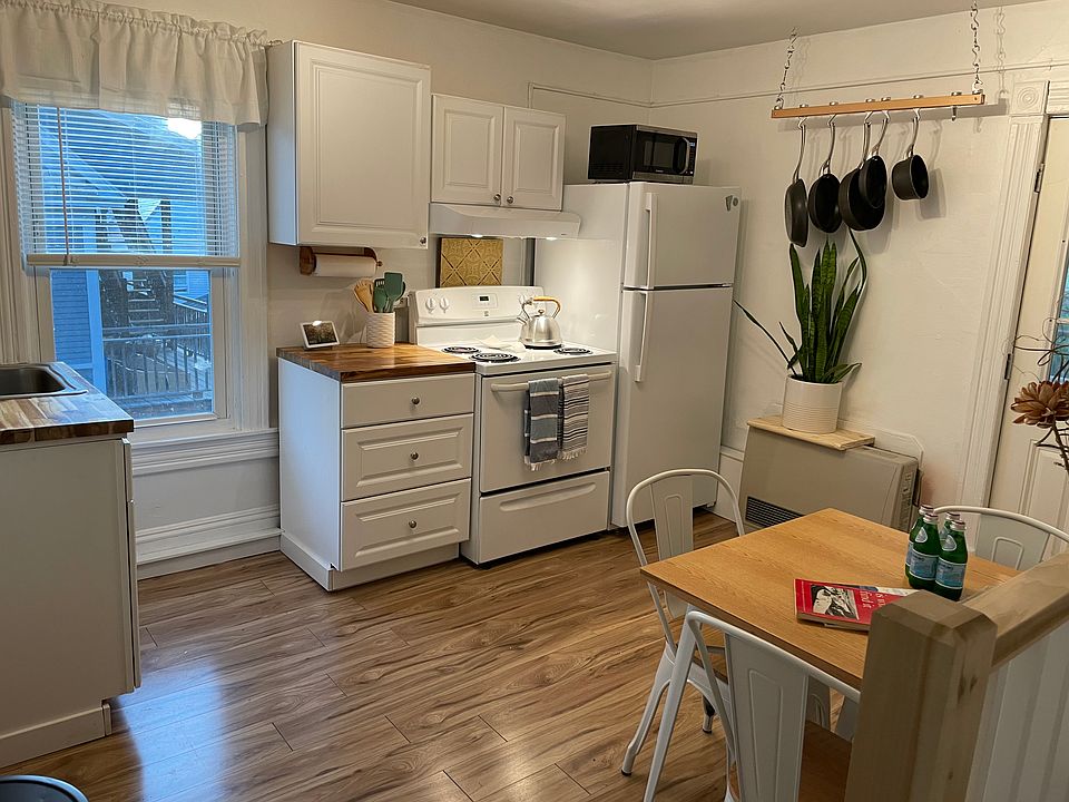 1st image of 18 Bradley St #2