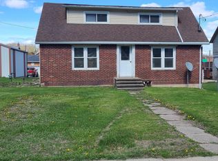 102 2nd St NW, Elkader, IA 52043