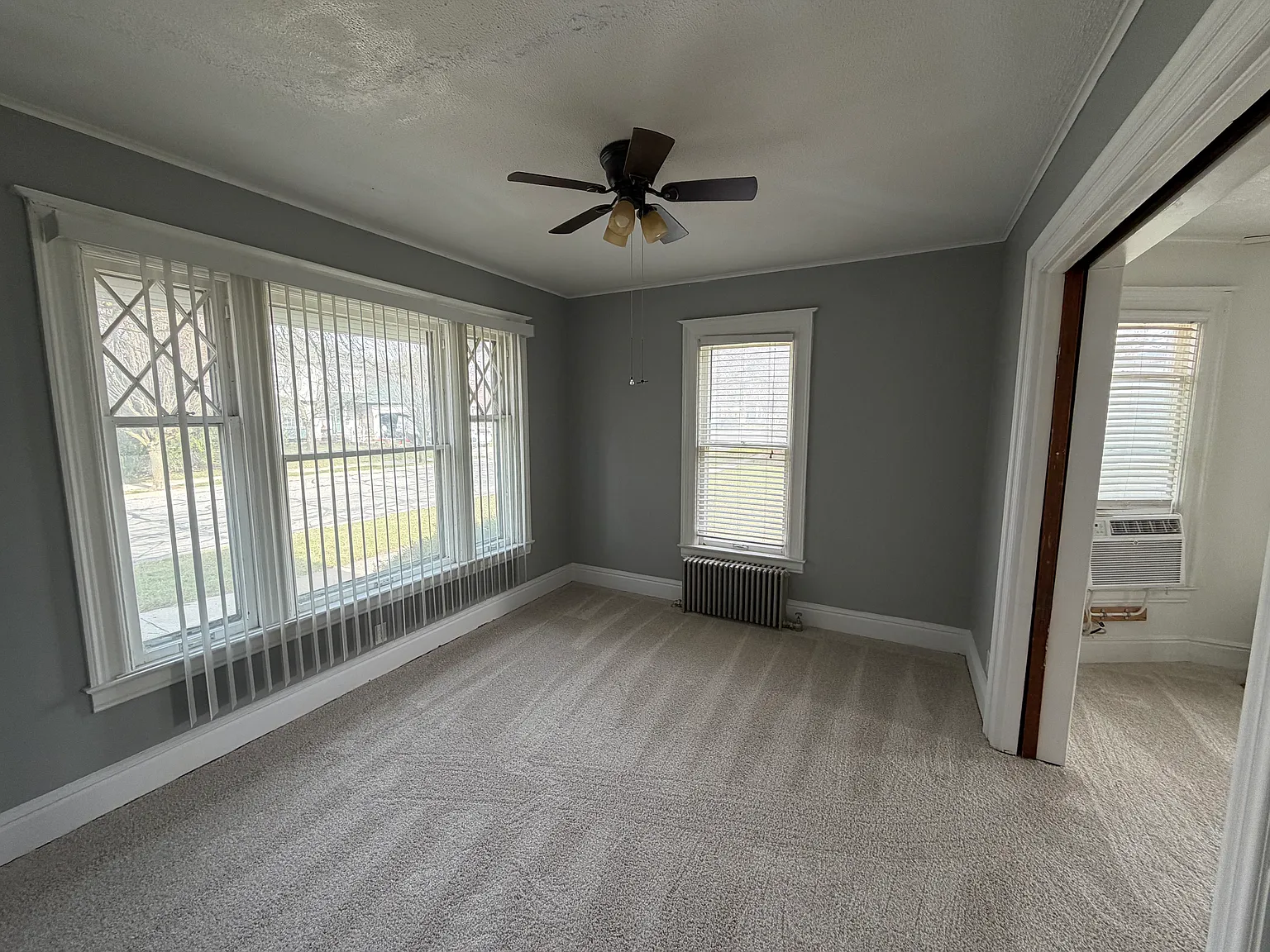 3 bed, 1400 sqft, $1,300 — Photo 1
