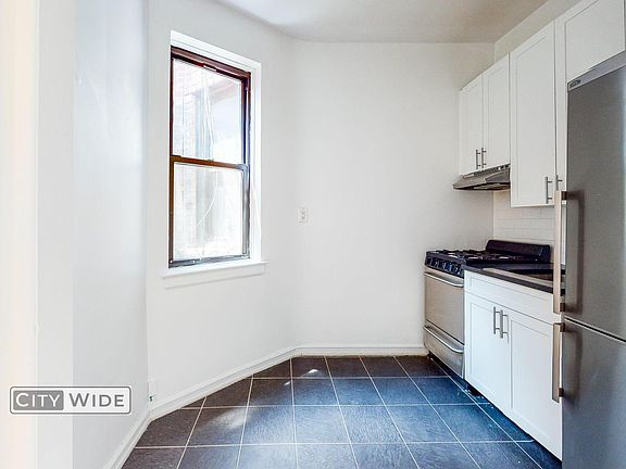 3rd image of 140 E 46th St APT 5C