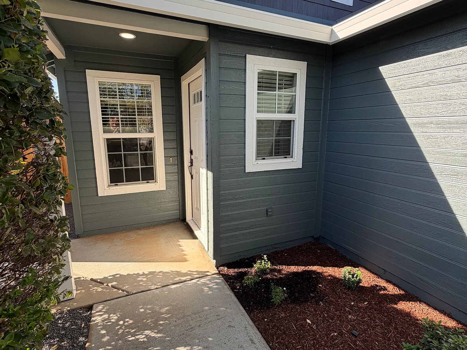 3 bed, 1126 sqft, $2,400 — Photo 4
