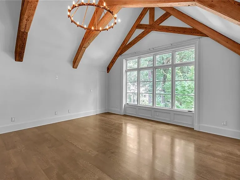 425 Broadland Rd NW — Photo 5