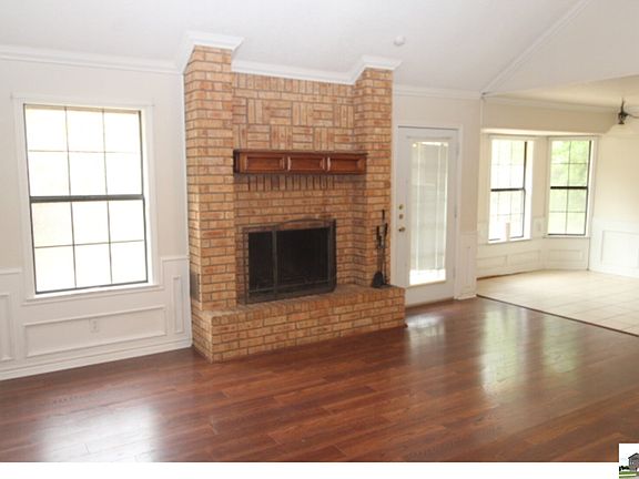 3rd image of 2311 Phyllis Dr