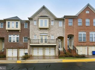 655 Nathaniel Chase Ln, Herndon, VA 20170