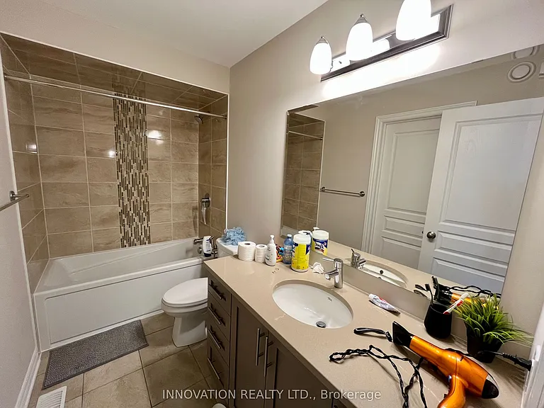 222 Dolce Cres — Photo 23