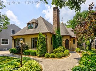 66 Oakdale Blvd, Pleasant Ridge, MI 48069