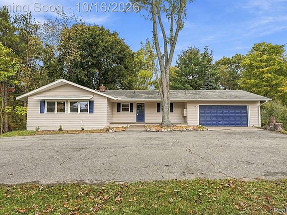 3rd image of 3030 N Hickory Ridge Rd