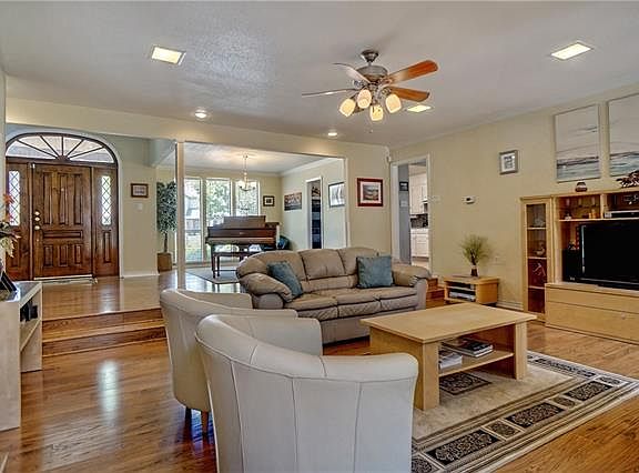 4th image of 5103 Bedford Ct
